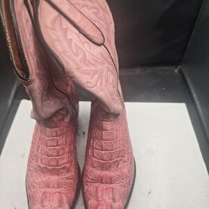Chic‎ Pink Embossed Women's Heeled Boots